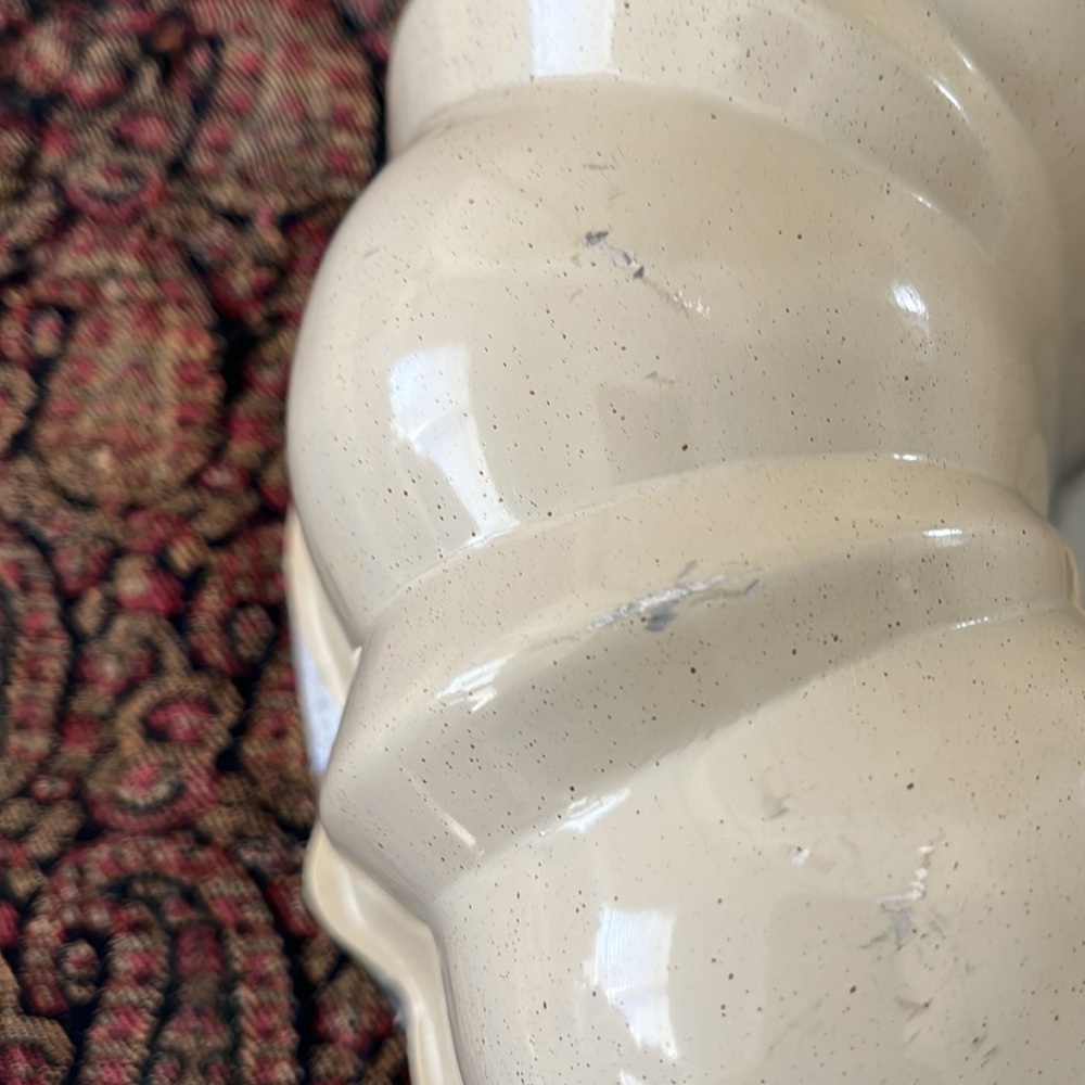 Bundt Cake Pan - Picture 6 of 8